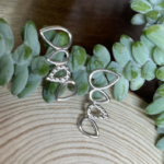 Brincos prata e cristais